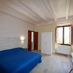 Casa de hóspedes Le Api 3*