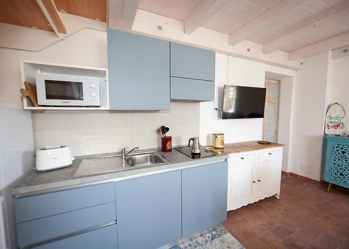 Le Api בית הארחה מרינה די קמפו