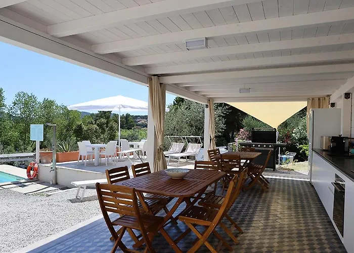 Le Api בית הארחה